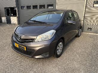 Voiture accidenté Toyota Yaris 1.3 VVT-I NAVI / CRUISE / PDC 2014/5