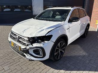 damaged passenger cars Volkswagen T-Roc 1.5 TSI R-line / PANODAK / AUTOMAAT / CAMERA / CRUISE / NAVI 2022/12