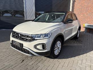 Damaged car Volkswagen T-Roc 1.5 TSI AUTOMAAT / NAVI / CAMERA / VIRTUAL COCKPIT 2023/7