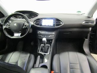 Peugeot 308 SW 1.2 PureTech Executive Navi Clima picture 11