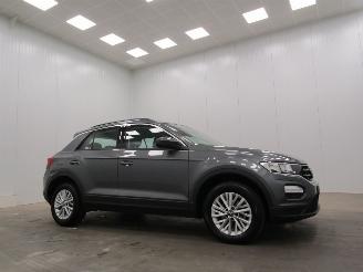 damaged passenger cars Volkswagen T-Roc 1.5 TSI DSG Navi Clima 2021/5