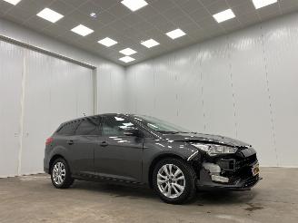 damaged passenger cars Ford Focus Wagon 1.0 Edition Navi Clima 2018/1