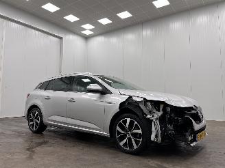damaged passenger cars Renault Mégane Estate 1.3 TCe Autom. Bose Navi Clima 2019/9
