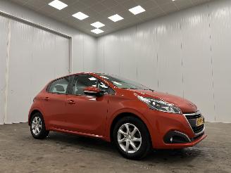 krockskadad bil auto Peugeot 208 1.2 PureTech 5-drs Airco 2016/3