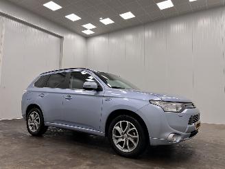 Vaurioauto  passenger cars Mitsubishi Outlander 2.0 PHEV AWD Instyle+ Navi Clima 2014/11
