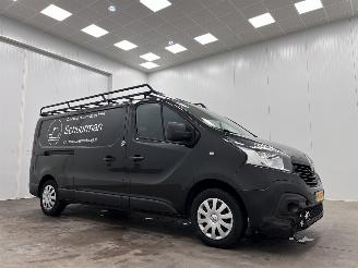 krockskadad bil bedrijf Renault Trafic 1.6 dCi L2 Navi Airco 2017/10