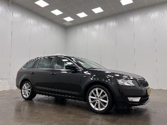 skadebil auto Skoda Octavia Combi 1.6 TDI Greentech JOY Navi Clima 2016/7