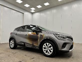 Damaged car Renault Captur 1.0 TCe 100 Bi-Fuel Zen Airco 2021/12