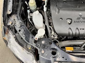 Mitsubishi Outlander 2.0 Edition One Navi  Clima picture 16