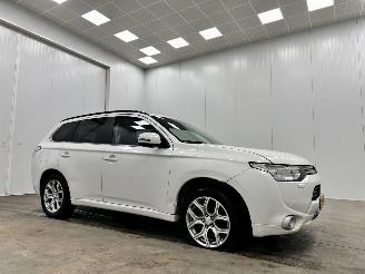 Damaged car Mitsubishi Outlander 2.0 PHEV 4WD Instyle Navi Clima 2014/11