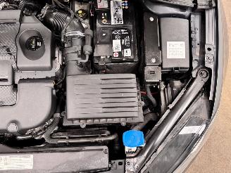 Volkswagen Golf 2.0 TDI R-Line 5-drs Clima picture 16