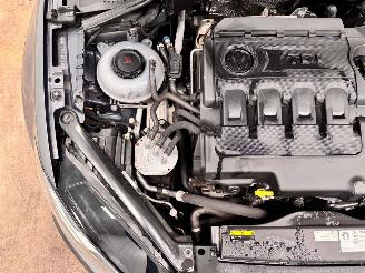 Volkswagen Golf 2.0 TDI R-Line 5-drs Clima picture 15