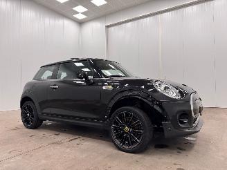 damaged passenger cars Mini Cooper SE Electric 135kw Panoramadak Navi Clima 2020/7
