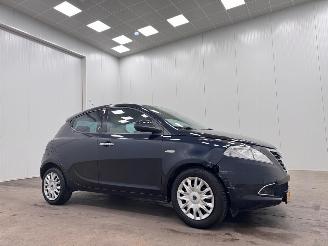 uszkodzony samochody osobowe Lancia Ypsilon 0.9 TwinAir Gold Airco 2013/4