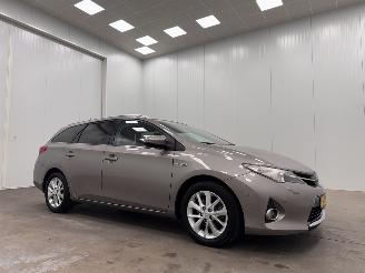 damaged passenger cars Toyota Auris Touring 1.8 Hybrid Lease+ Navi Clima 2014/4