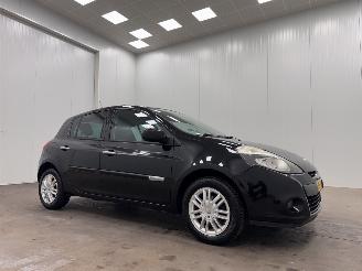 Vaurioauto  passenger cars Renault Clio 1.2 Authentique 5-drs Airco 2012/7