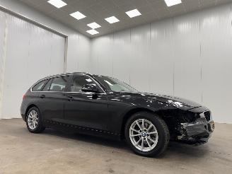 Vaurioauto  passenger cars BMW 3-serie Touring 318d Autom. Navi Clima 2014/10
