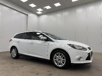 damaged passenger cars Ford Focus Wagon 1.0 EcoBoost Edition 2014/6