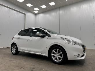 Auto incidentate Peugeot 208 1.2 PureTech Style Pack Navi Airco 2015/6