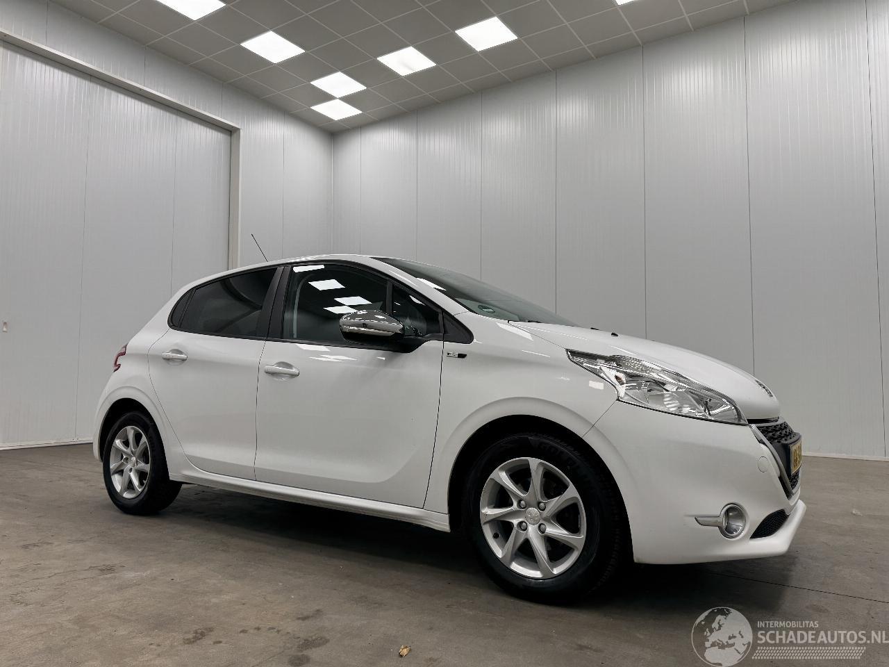 Peugeot 208 1.2 PureTech Style Pack Navi Airco