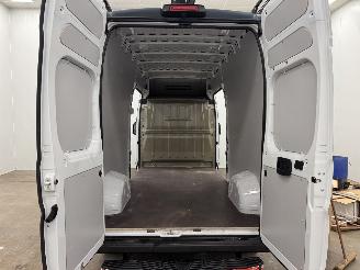 Peugeot Boxer 35 2.2 BlueHDI Autom. L3H3 Navi Clima picture 7