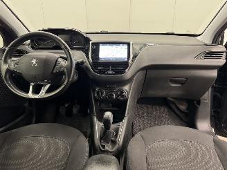 Peugeot 208 1.2 PureTech Signature 5-drs Navi Airco picture 11