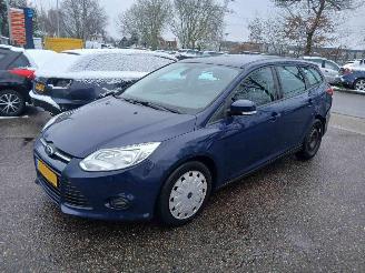 Voiture accidenté Ford Focus Focus 3 Wagon Combi 1.6 TDCi ECOnetic (NGDB) [77kW 2012/10