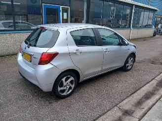 Voiture accidenté Toyota Yaris Yaris III (P13) Hatchback 1.5 16V Hybrid (1NZ-FXE) [74kW 2016/4