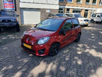 Damaged car Renault Twingo Twingo II (CN) Hatchback 3-drs 1.2 16V (D4F-764(D4F-E7)) [55kW 2011/3