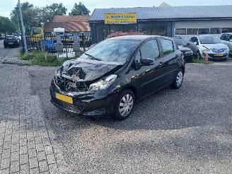 Vaurioauto  passenger cars Toyota Yaris Yaris III (P13) Hatchback 1.33 16V Dual VVT-I (1NRFE) [73kW 2012/3