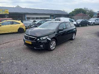 Uttjänta bilar auto Peugeot 308 308 SW (L4/L9/LC/LJ/LR) Combi 5-drs 1.2 12V e-THP PureTech 110 (EB2ADT(HNP)) [81kW] 2020/1