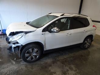 Vrakbiler auto Peugeot 2008 1.2 VTI 2015/10