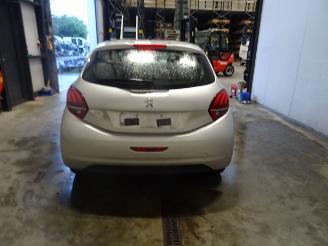 Peugeot 208 1.2 VTI picture 2