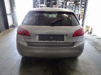 Peugeot 308 1.2 THP picture 2