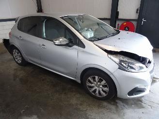 Peugeot 208 1.2 VTI picture 2