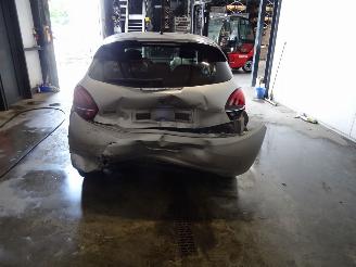 Peugeot 208 1.2 VTI picture 4