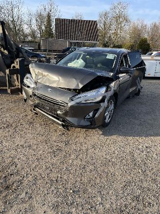 Vrakbiler auto Ford Focus 1.0 ecoboost titanium business 2019/1
