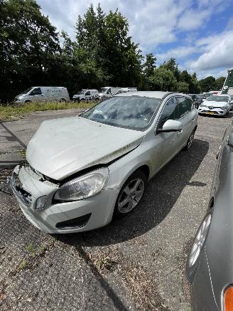 Vrakbiler auto Volvo V-60 1.6 T3 Summun polestar 2011/1