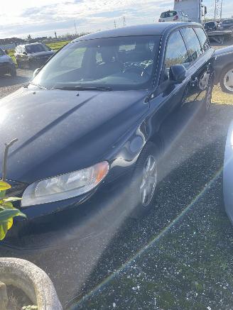 Salvage car Volvo V-70 2.0 diesel 2010/1