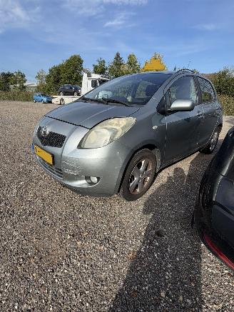 Vrakbiler auto Toyota Yaris 1.3 vvti 2006/1