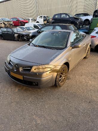 demontáž osobní automobily Renault Mégane Coupe 2.0 16V cabrio 2008/1