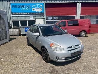 krockskadad bil auto Hyundai Accent Accent, Hatchback, 2005 / 2010 1.4i 16V 2008/6