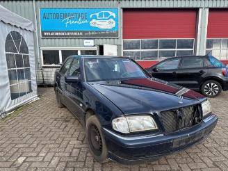 Vrakbiler auto Mercedes C-klasse C (W202), Sedan, 1993 / 2000 1.8 C-180 16V 1998/1