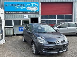 Auto da rottamare Renault Clio Clio III (BR/CR), Hatchback, 2005 / 2014 1.6 16V 2006/1