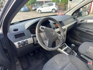 Opel Astra Astra H (L48), Hatchback 5-drs, 2004 / 2014 1.6 16V picture 4