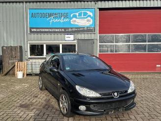 Coche siniestrado Peugeot 206 206 CC (2D), Cabrio, 2000 / 2007 1.6 HDI 16V FAP 2002
