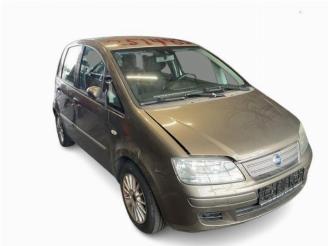 Vrakbiler auto Fiat Idea Idea (350AX), MPV, 2003 / 2012 1.4 16V 2006/11