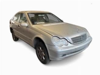 Coche siniestrado Mercedes C-klasse C (W203), Sedan, 2000 / 2007 2.0 C-180 16V 2001