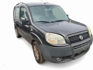 Coche siniestrado Fiat Doblo Doblo Cargo (223), Van, 2001 / 2010 1.9 JTD Multijet 2008/1