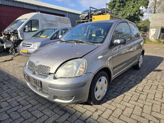 Vrakbiler auto Toyota Yaris Yaris (P1), Hatchback, 1999 / 2005 1.0 16V VVT-i 2004/2